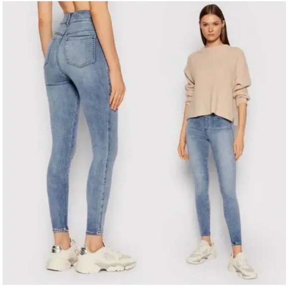 • SPANX • Women’s Jeanish Light Vintage Wash Skinny Ankle Jeans Blue Medium - Picture 1 of 4